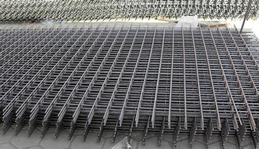 钢筋焊接网是一种高强度,高效益的混凝土配筋用建筑材料,是在工厂经